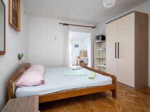 19127475-Ferienwohnung-3-Novalja-300x225-3