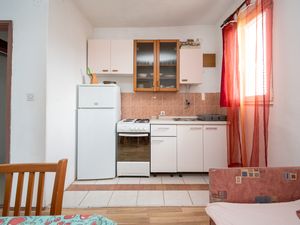 19126330-Ferienwohnung-4-Novalja-300x225-1