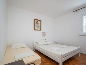 19126330-Ferienwohnung-4-Novalja-300x225-3