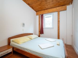 19126334-Ferienwohnung-4-Novalja-300x225-5