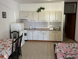 23982324-Ferienwohnung-4-Novalja-300x225-2