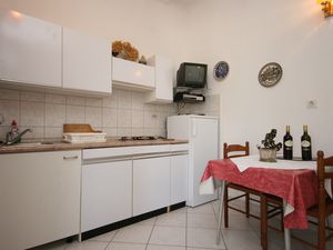 18693411-Ferienwohnung-4-Novalja-300x225-3