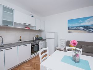 22019863-Ferienwohnung-5-Novalja-300x225-5