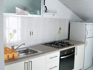 23927362-Ferienwohnung-4-Novalja-300x225-3