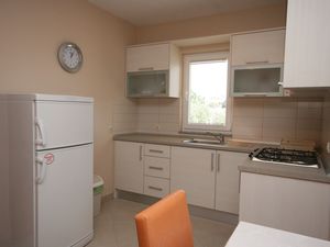 23927354-Ferienwohnung-4-Novalja-300x225-3