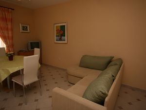 23927356-Ferienwohnung-2-Novalja-300x225-1