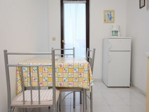 23927361-Ferienwohnung-4-Novalja-300x225-1