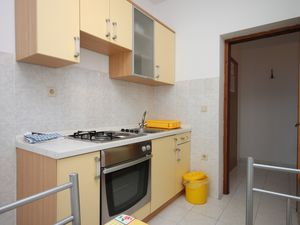 23927361-Ferienwohnung-4-Novalja-300x225-3