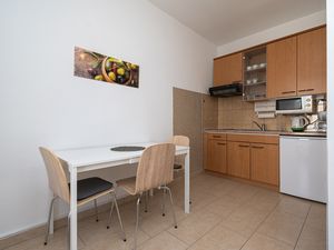 23929124-Ferienwohnung-2-Novalja-300x225-2