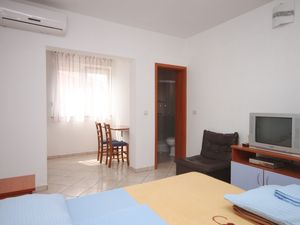 23929169-Ferienwohnung-3-Novalja-300x225-1