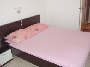 23929376-Ferienwohnung-4-Novalja-300x225-4