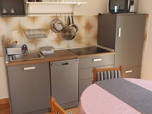 23930740-Ferienwohnung-4-Novalja-300x225-2