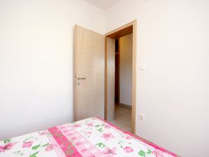 23930746-Ferienwohnung-6-Novalja-300x225-4