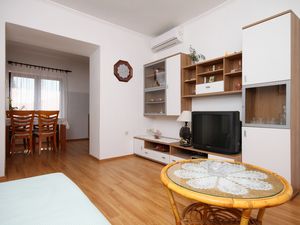 23925803-Ferienwohnung-4-Novalja-300x225-2