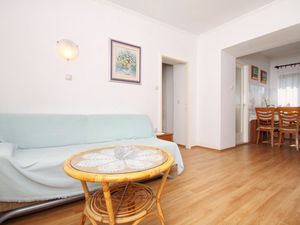 23925803-Ferienwohnung-4-Novalja-300x225-3