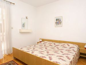 23927444-Ferienwohnung-4-Novalja-300x225-4