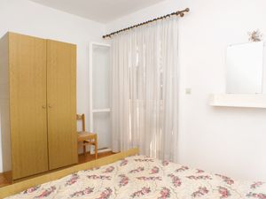 23927444-Ferienwohnung-4-Novalja-300x225-5