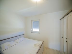 23932952-Ferienwohnung-8-Novalja-300x225-4