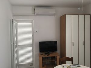 23927480-Ferienwohnung-4-Novalja-300x225-3