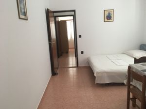 23927482-Ferienwohnung-4-Novalja-300x225-5