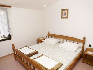 23927485-Ferienwohnung-4-Novalja-300x225-4