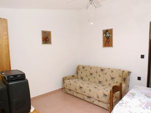 23927484-Ferienwohnung-4-Novalja-300x225-1