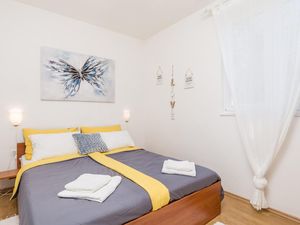 23731321-Ferienwohnung-5-Novalja-300x225-3