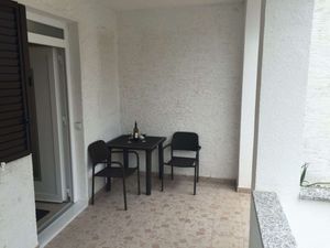 24028526-Ferienwohnung-2-Novalja-300x225-0