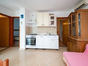 19129938-Ferienwohnung-4-Novalja-300x225-5