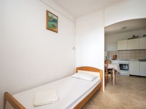 23929374-Ferienwohnung-4-Novalja-300x225-4