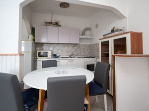 23929380-Ferienwohnung-4-Novalja-300x225-4