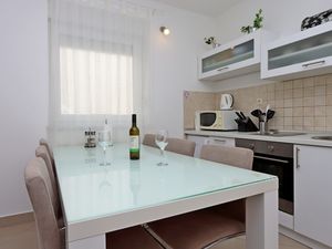 23464358-Ferienwohnung-4-Novalja-300x225-4