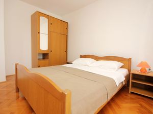 19126633-Ferienwohnung-2-Novalja-300x225-5