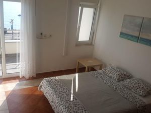 23930701-Ferienwohnung-4-Novalja-300x225-1