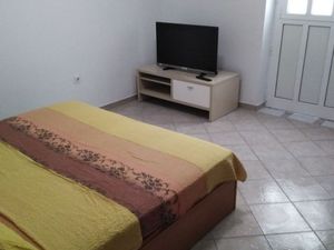 23933854-Ferienwohnung-5-Novalja-300x225-3