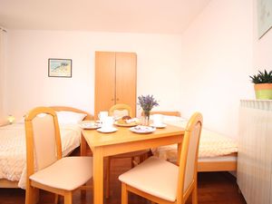 23034301-Ferienwohnung-3-Novi Vinodolski-300x225-3