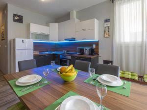 21709987-Ferienwohnung-5-Novi Vinodolski-300x225-5