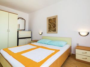 23732569-Ferienwohnung-6-Novi Vinodolski-300x225-5