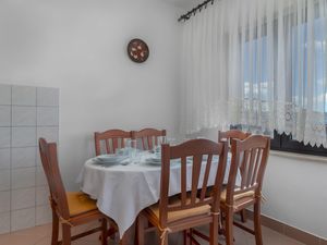 23724897-Ferienwohnung-6-Novi Vinodolski-300x225-4