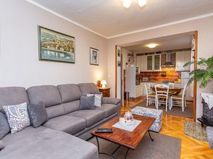 23726889-Ferienwohnung-6-Novi Vinodolski-300x225-1