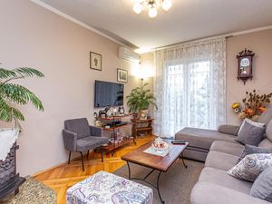 23726889-Ferienwohnung-6-Novi Vinodolski-300x225-2