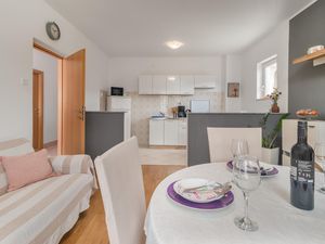 23728410-Ferienwohnung-5-Novi Vinodolski-300x225-3