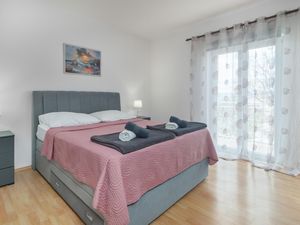 23728410-Ferienwohnung-5-Novi Vinodolski-300x225-4