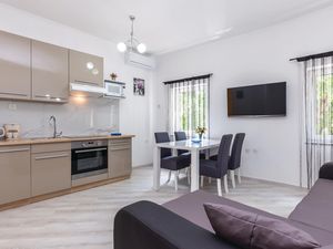 23738051-Ferienwohnung-4-Novi Vinodolski-300x225-1