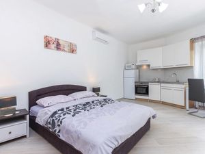 23738052-Ferienwohnung-2-Novi Vinodolski-300x225-1