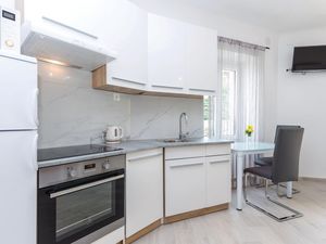 23738052-Ferienwohnung-2-Novi Vinodolski-300x225-3