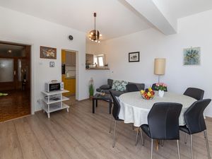 23748221-Ferienwohnung-6-Novi Vinodolski-300x225-3