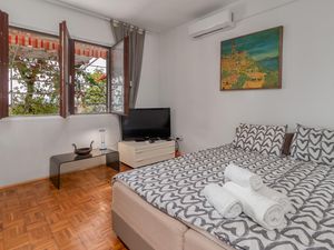 23758006-Ferienwohnung-6-Novi Vinodolski-300x225-5