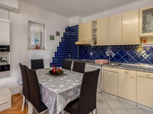 24002043-Ferienwohnung-6-Novi Vinodolski-300x225-4