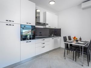 23997162-Ferienwohnung-4-Novi Vinodolski-300x225-3